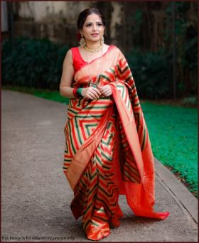 Captivating Soft Banarasi Silk Weaving Saree with Blouse Piece