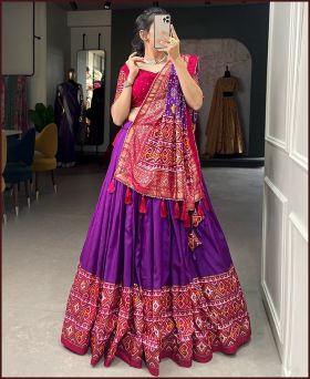 Exquisite dola Silk Lehenga Set with Perfect Patola print navratri design-Purple